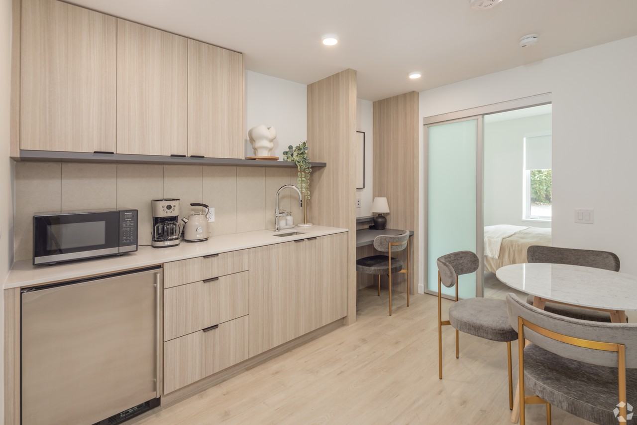 The Layla - Photo 4 of 50