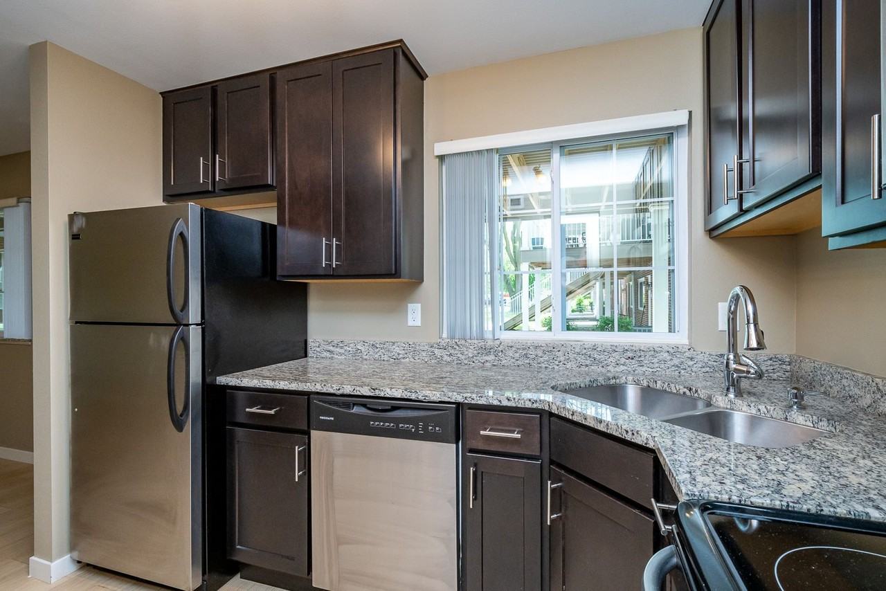 205 6th St #1 - Photo 3 of 18