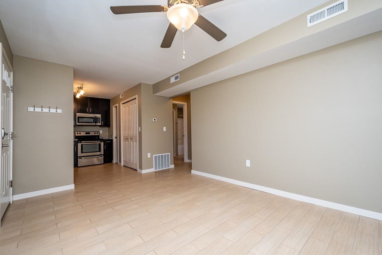 205 6th St #1 - Photo 4 of 18