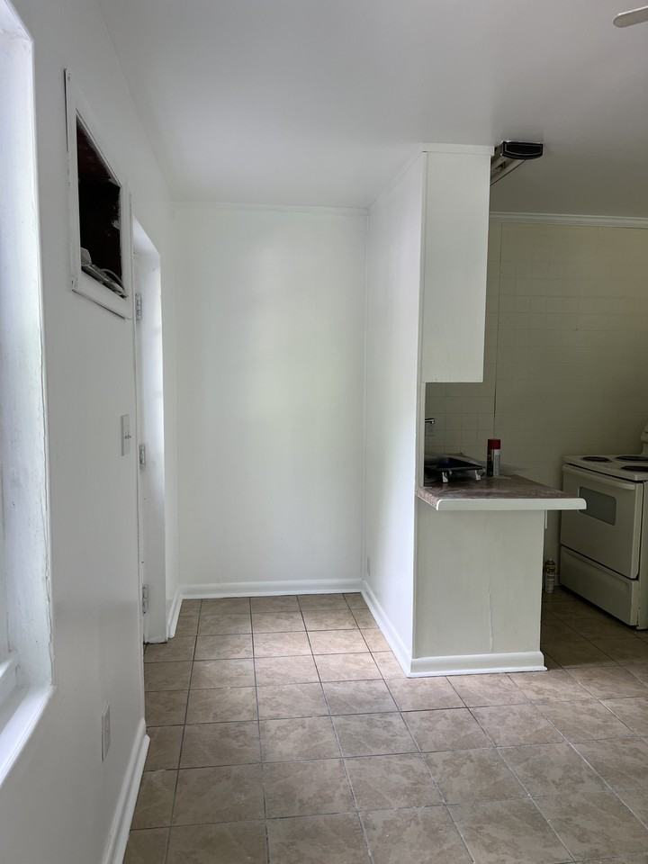 304 W Sevier Hts #3 - Photo 2 of 10