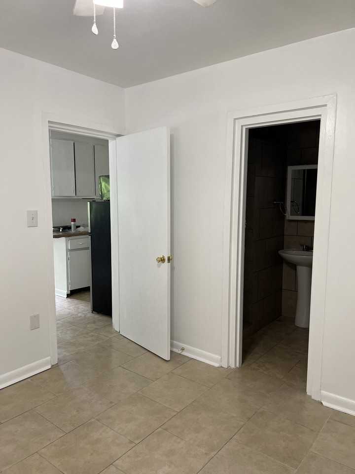 304 W Sevier Hts #3 - Photo 4 of 10