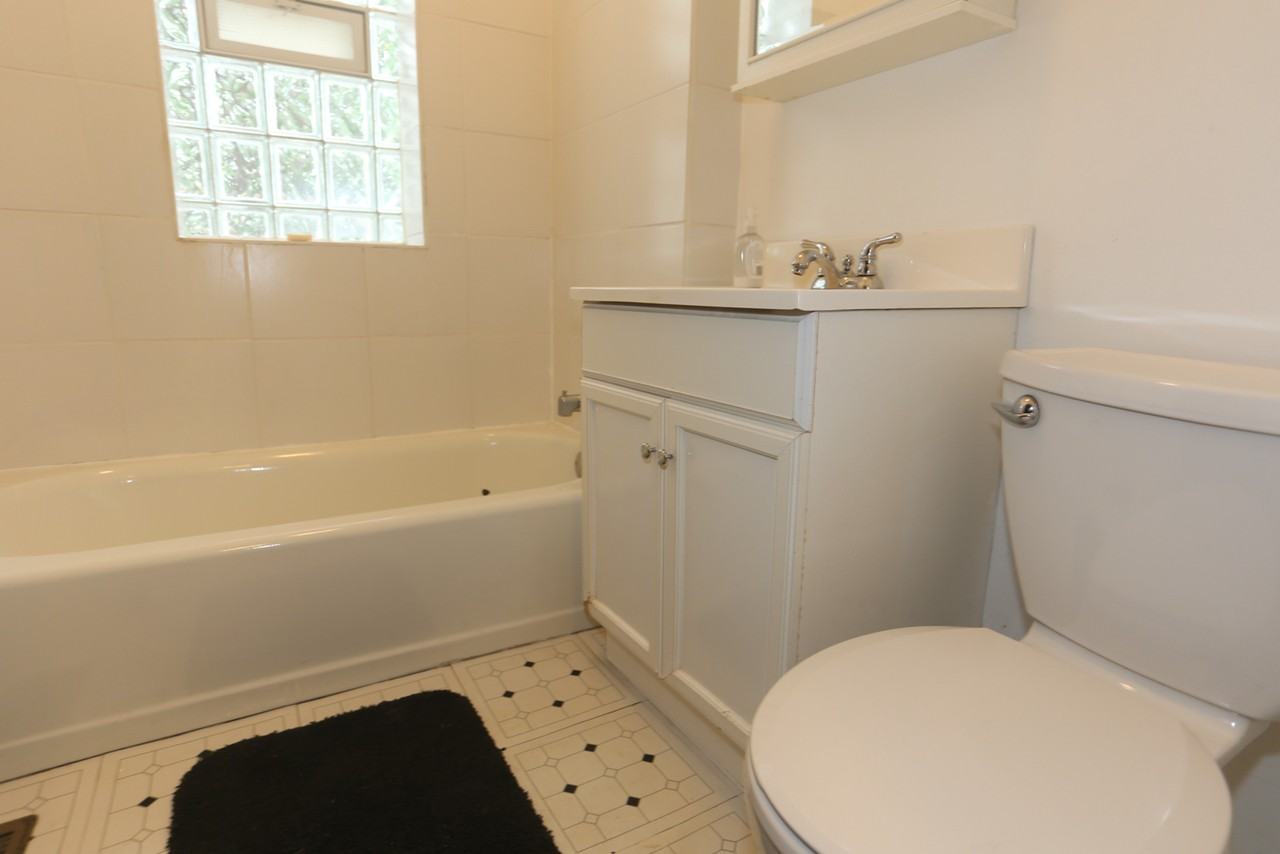 3502 3502 08 W. Grace St. #3506-1 - Photo 7 of 8