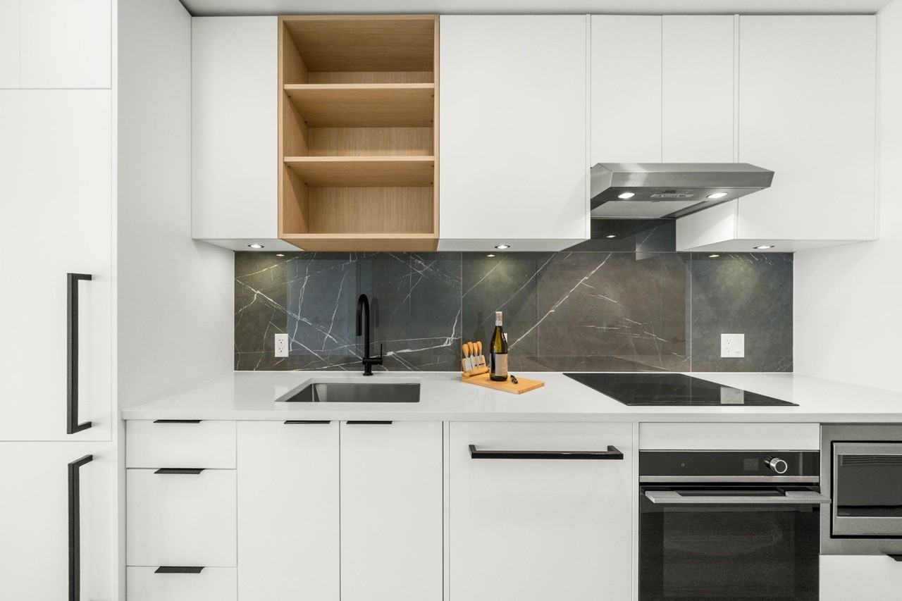 422 East 3rd Street #407 - Photo 5 of 23