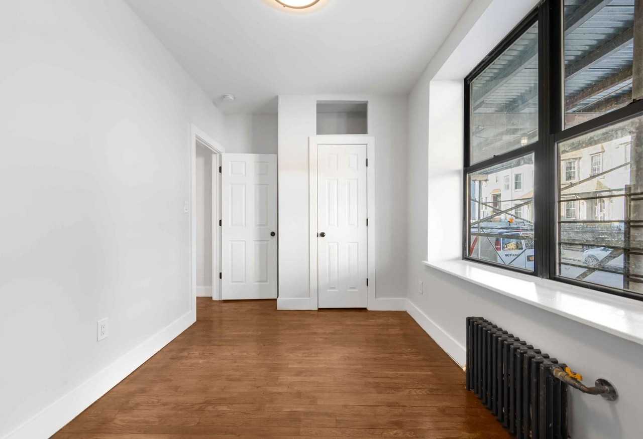 1186 Putnam Ave #1B - Photo 6 of 8