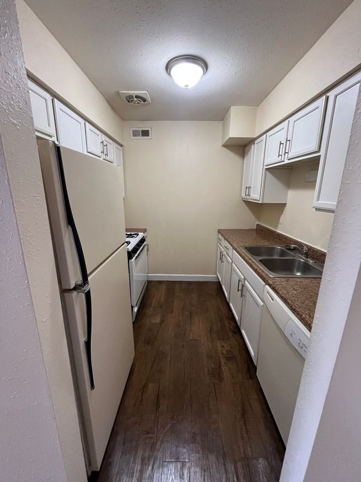 Abbott Acres Apartments - Photo 5 of 27