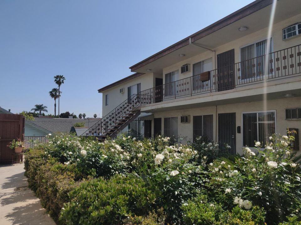 5050 Romaine Street - Photo 2 of 14