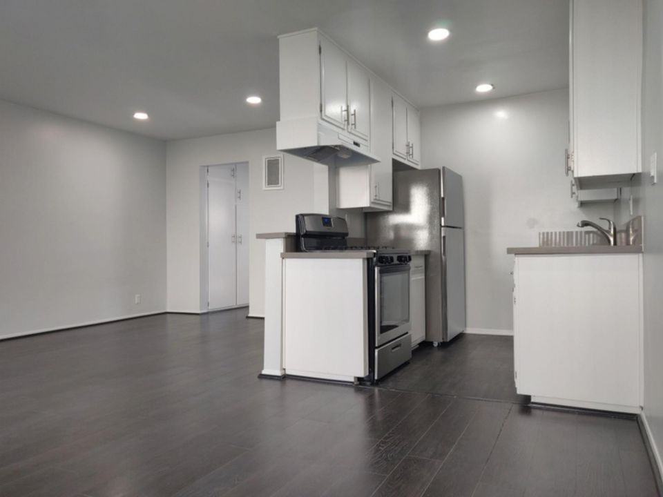 5050 Romaine Street - Photo 3 of 14