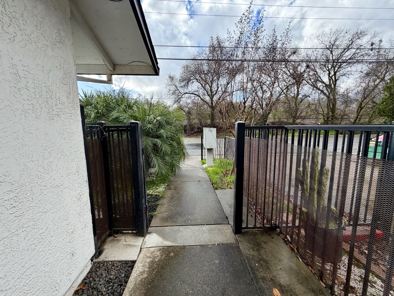 709 Sunset Ave - Photo 2 of 3