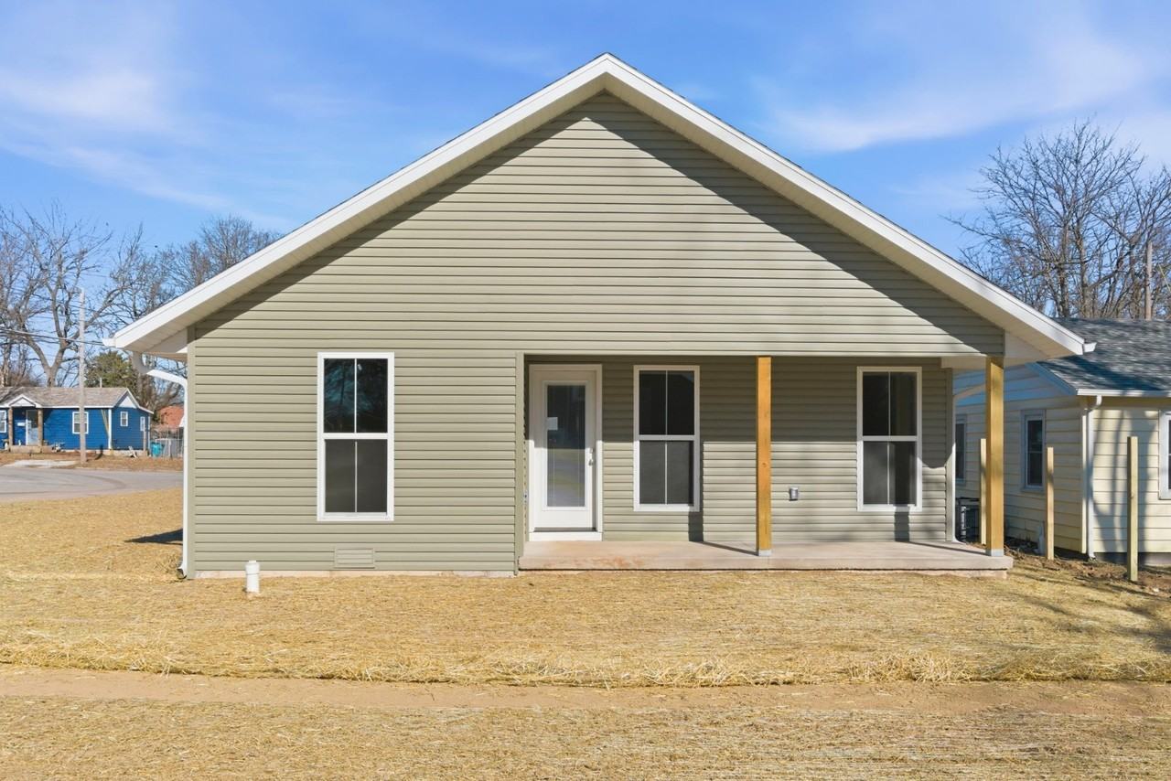 1342 E Blaine St - Photo 5 of 20