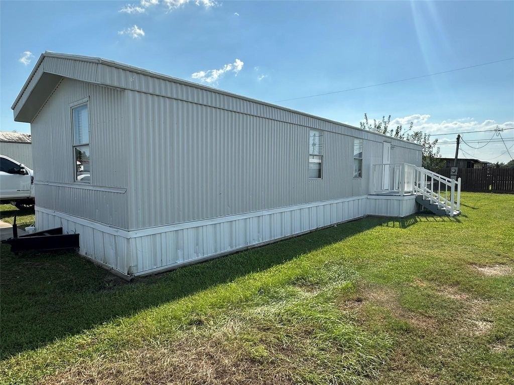 Country Place - Photo 3 of 10