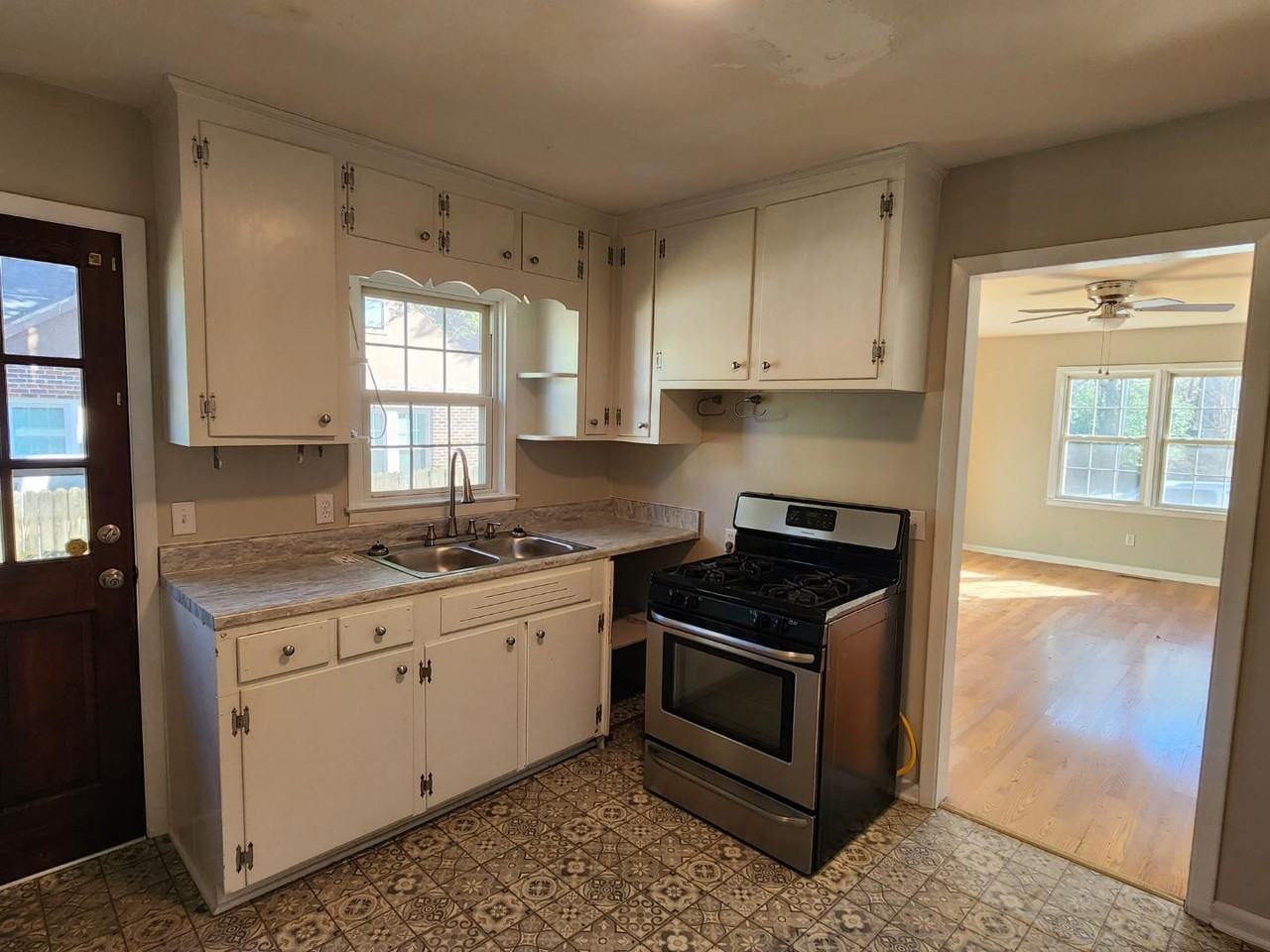 1108 Norwood St - Photo 6 of 15