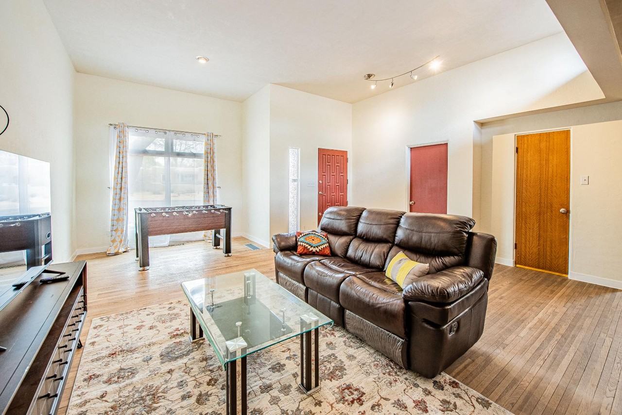 444 Sierra Dr Se - Photo 6 of 20