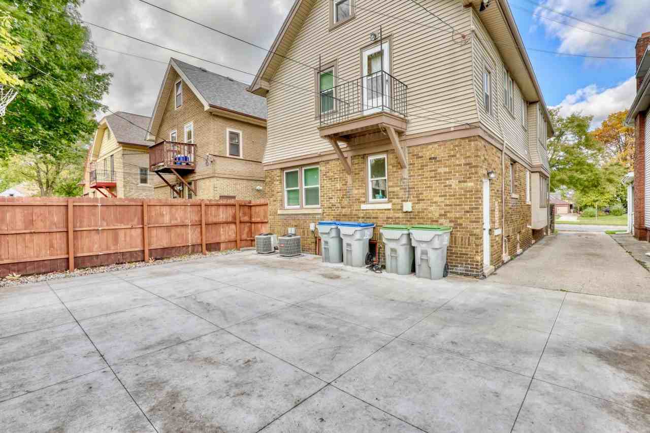 5113 W Wisconsin Ave - Photo 2 of 10