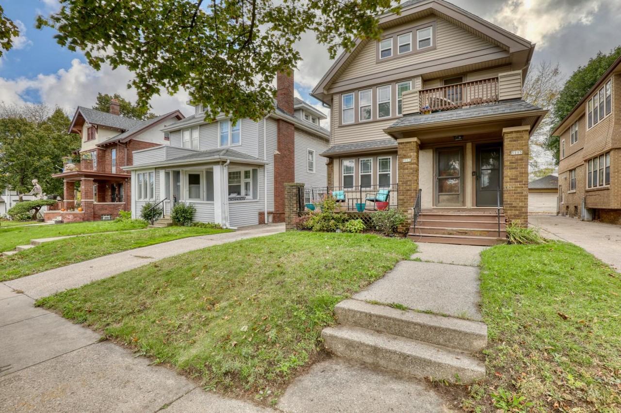 5113 W Wisconsin Ave - Photo 5 of 10