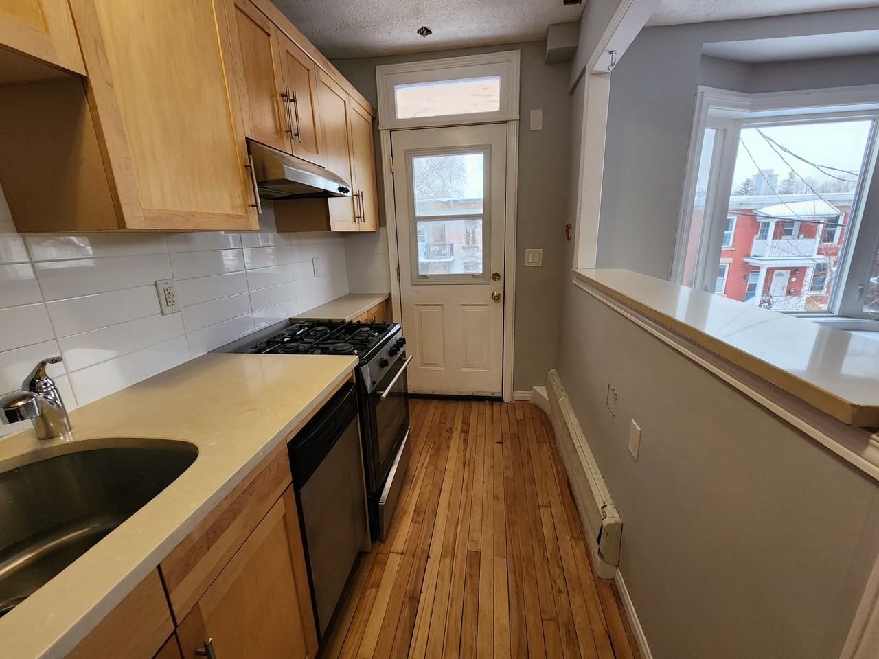 340 Somerset Street East - Photo 5 of 21