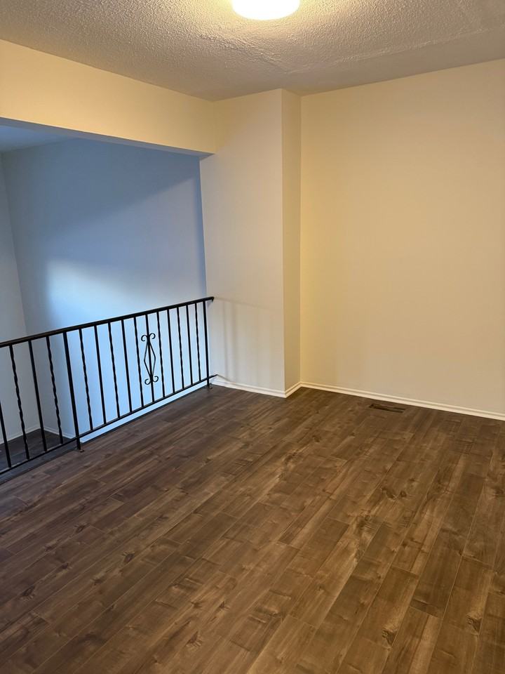 5-2669 Southvale Crescent - Photo 3 of 9