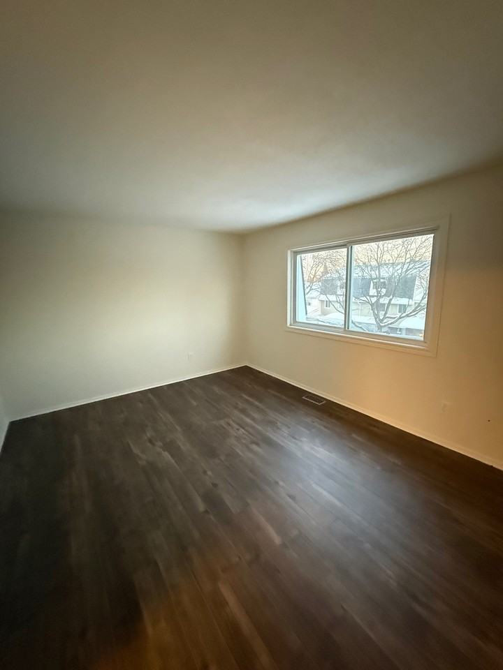 5-2669 Southvale Crescent - Photo 5 of 9