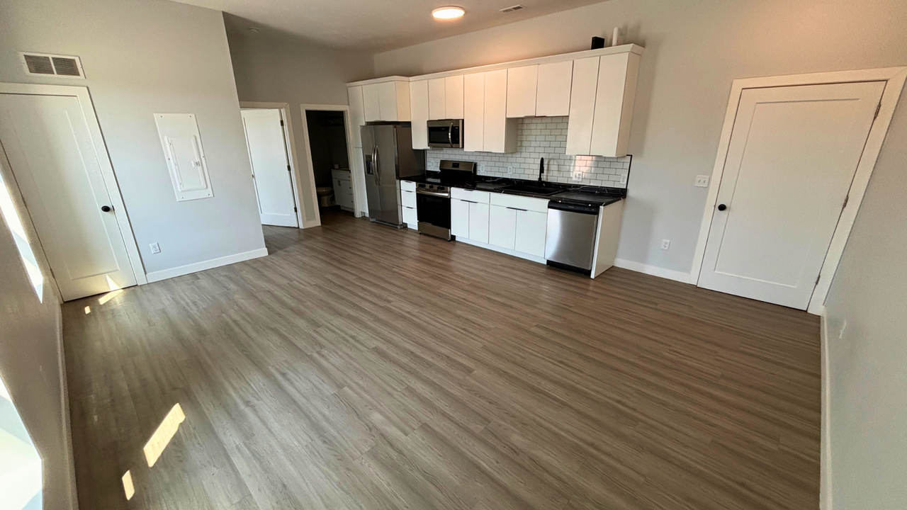 Monona Flats: Old Charm Meets New - Photo 4 of 24