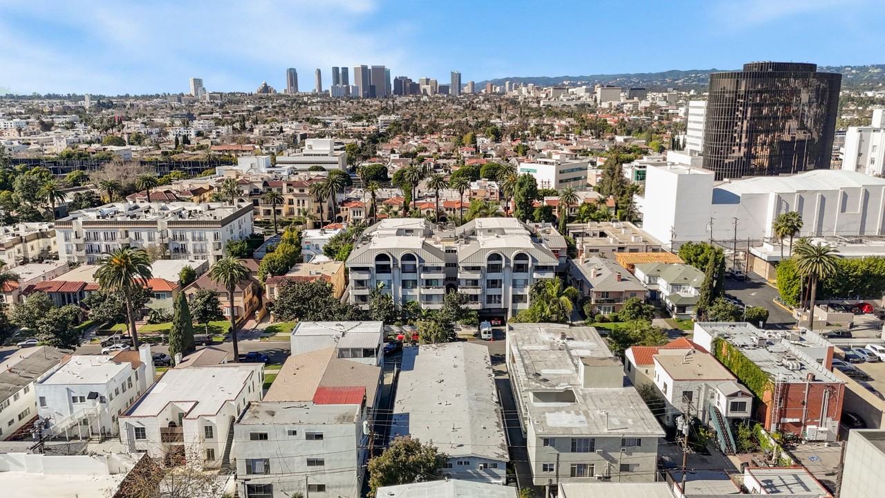 218 Gale Luxury Investments LLC - Photo 4 of 50