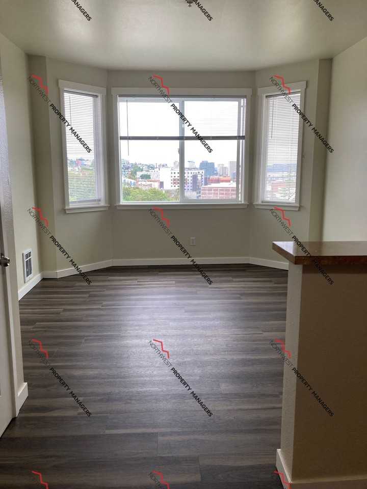 Oasis Apartments - Photo 3 of 33