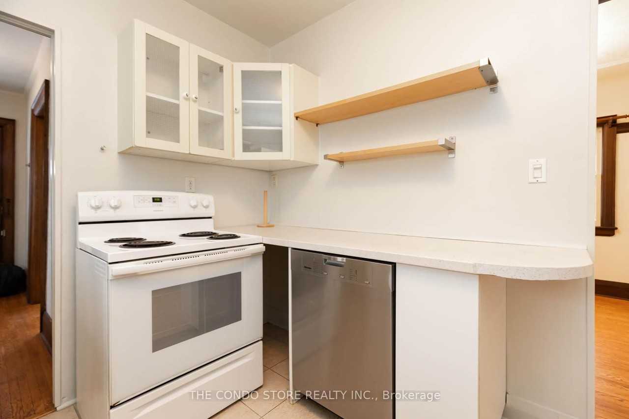 382 Roehampton Avenue - Photo 7 of 50