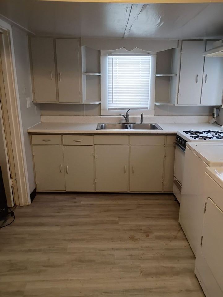 2017 N Glenwood Ave - Photo 2 of 8