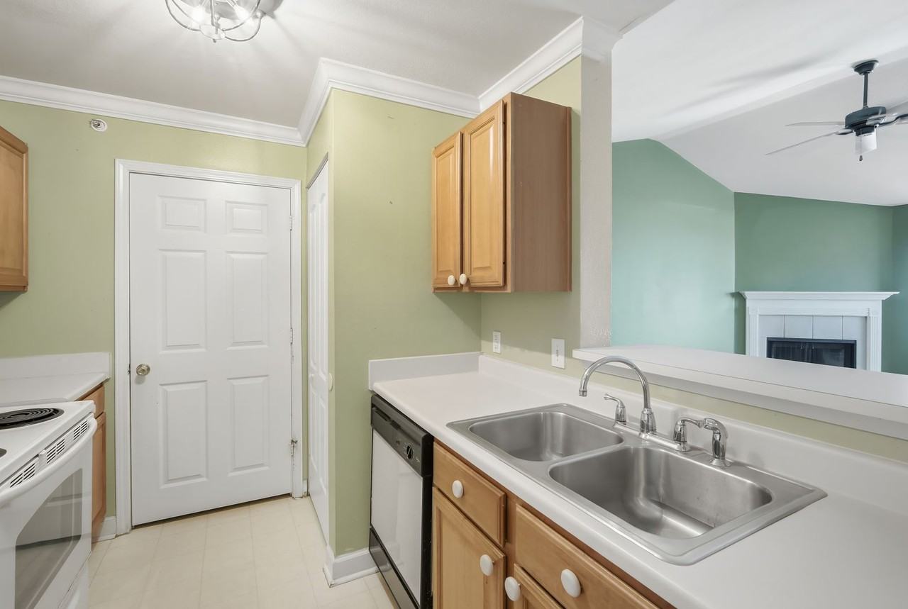 18318 Bridle Club Dr - Photo 4 of 23