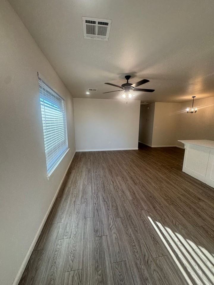 1317 Wade St - Photo 3 of 24