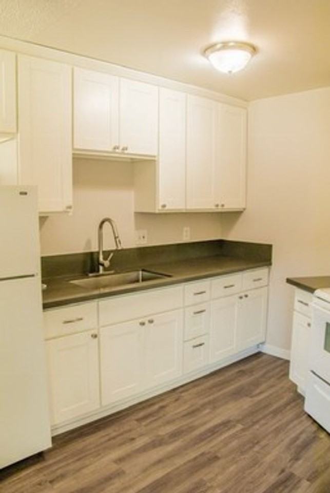 Hillcrest Apartments - Photo 3 of 23