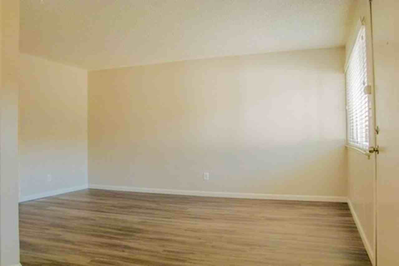 Hillcrest Apartments - Photo 5 of 23