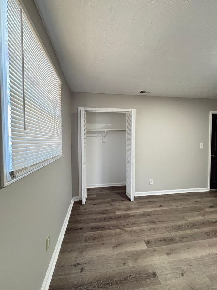 2246 Ransdell St - Photo 6 of 21