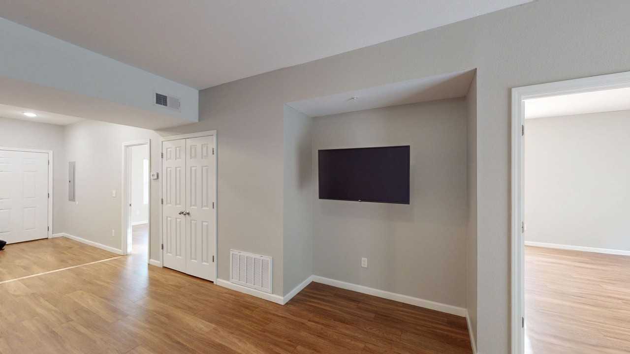 443 Day Springs Rd - Photo 5 of 13