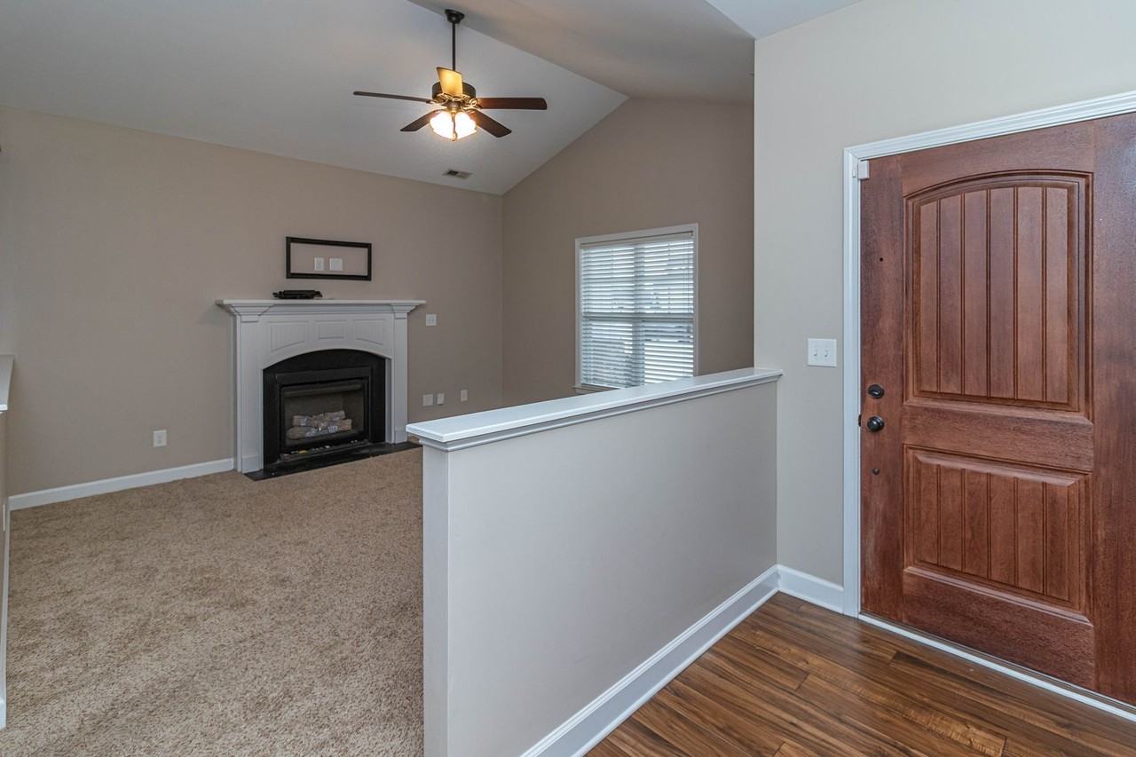 210 Twilight Dr - Photo 3 of 26