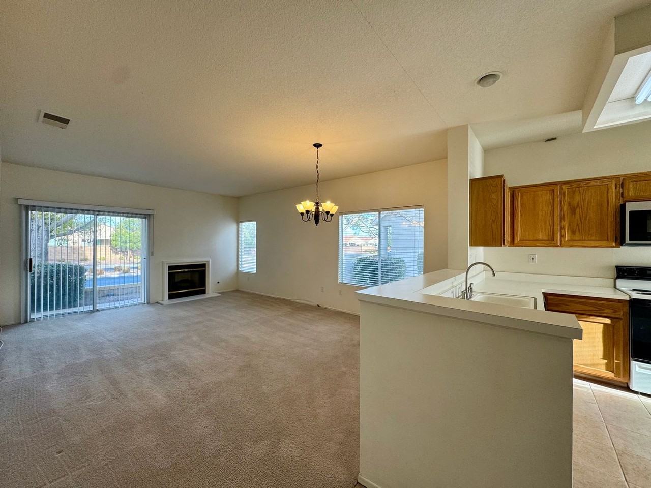 11670 Oak St - Photo 2 of 17