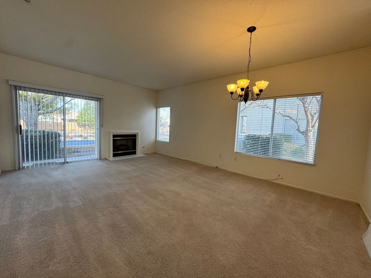 11670 Oak St - Photo 6 of 17