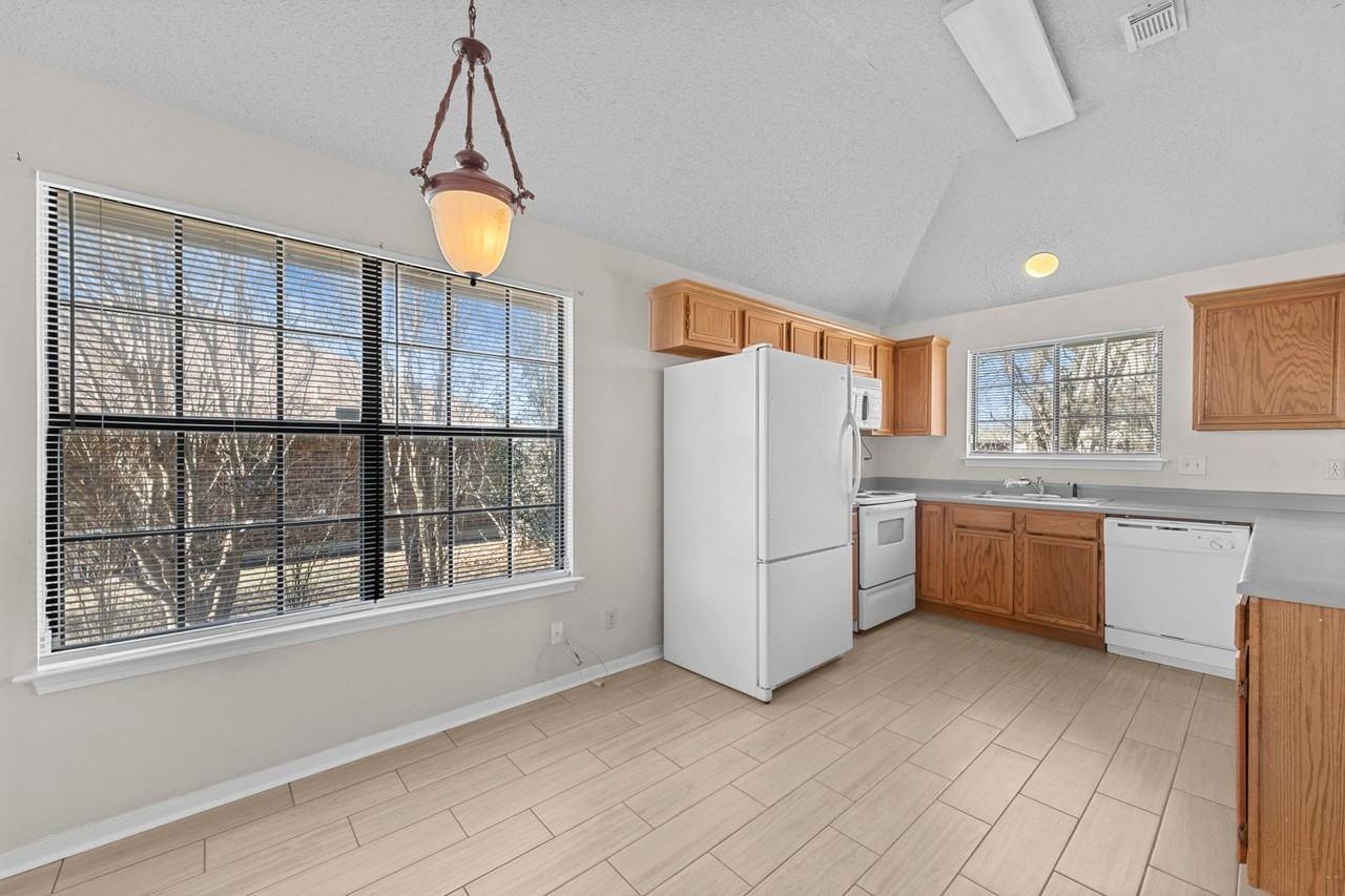 2701 Hemlock Dr - Photo 4 of 15