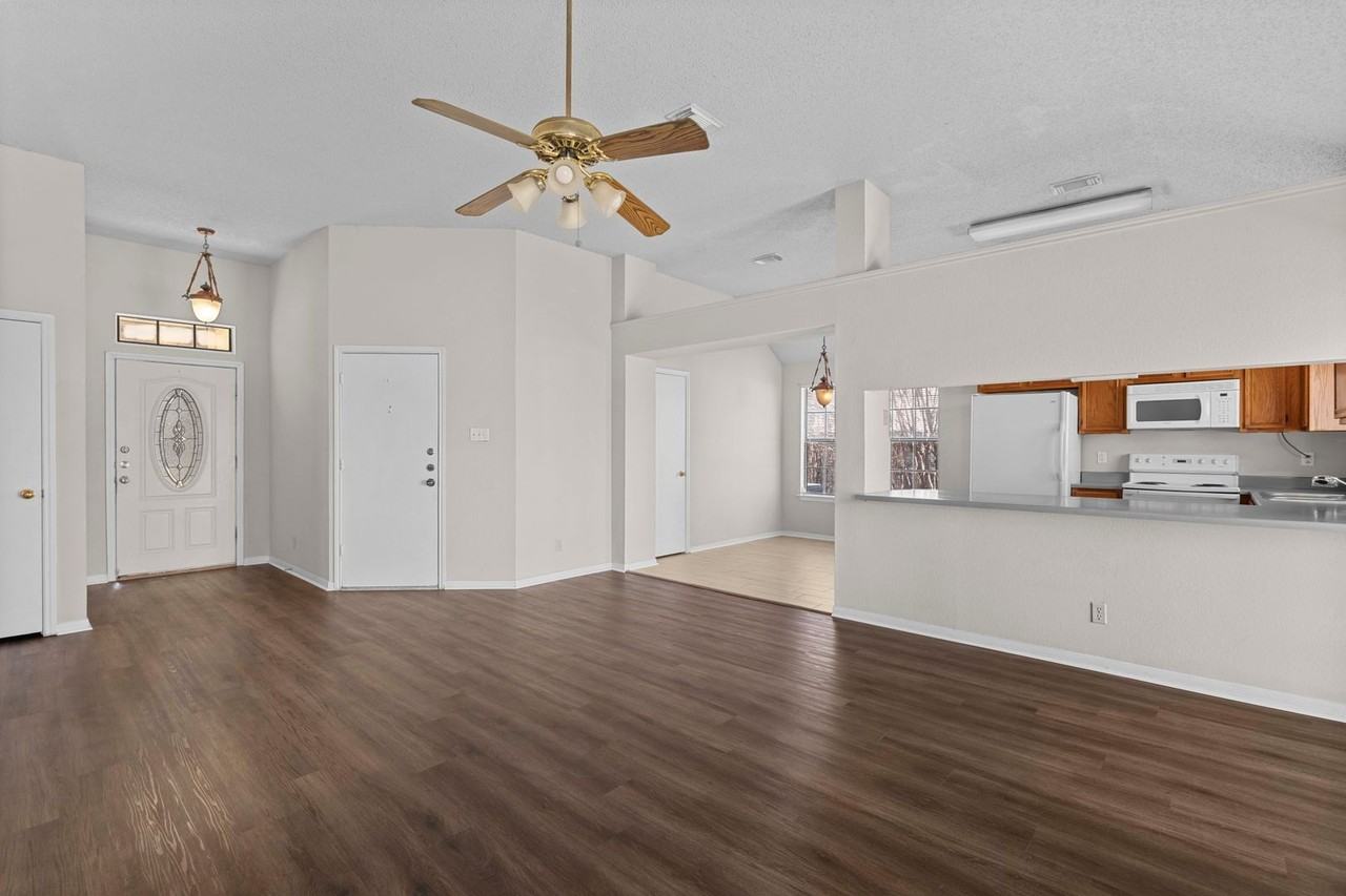 2701 Hemlock Dr - Photo 5 of 15