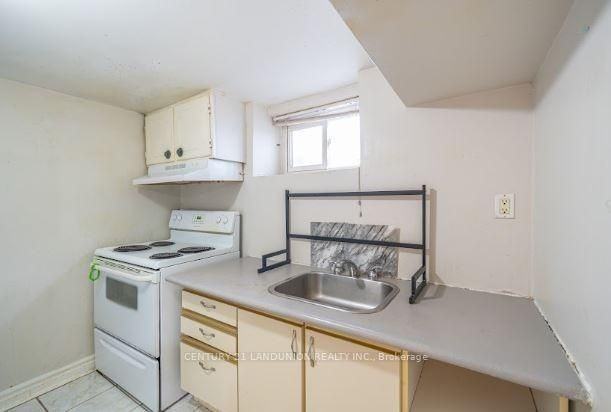 2982 Bayview Avenue - Photo 2 of 27