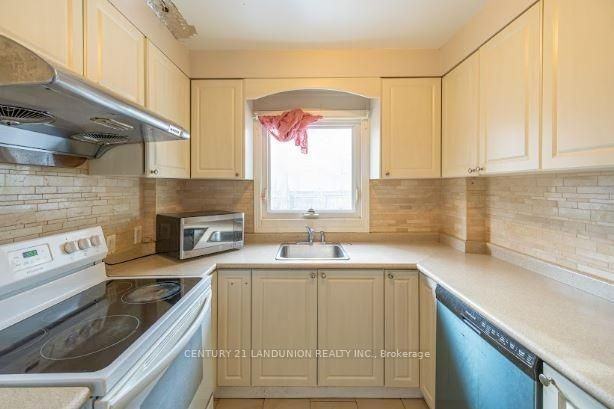 2982 Bayview Avenue - Photo 4 of 27