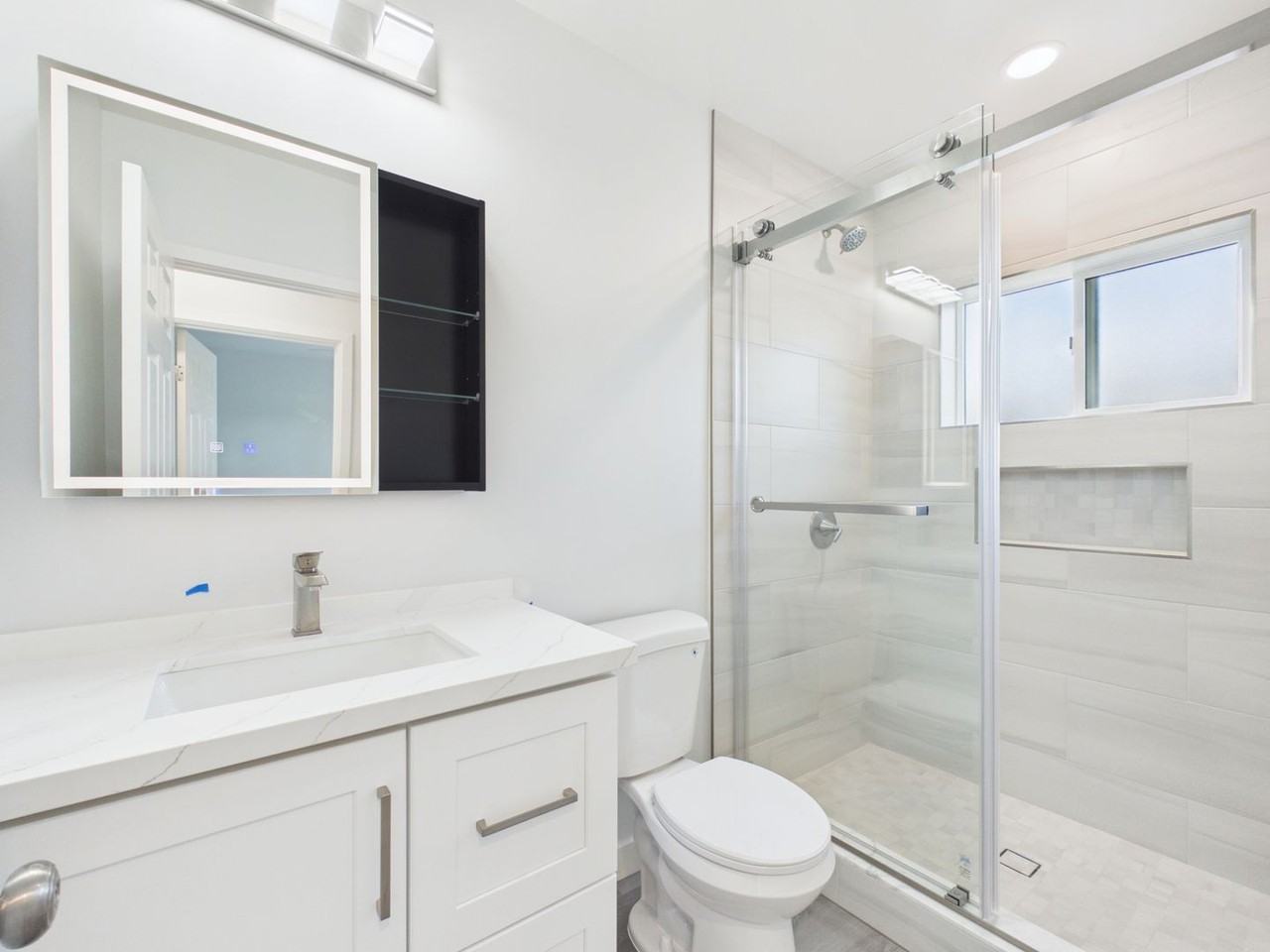 847-853 W. 11th Street - Photo 3 of 30