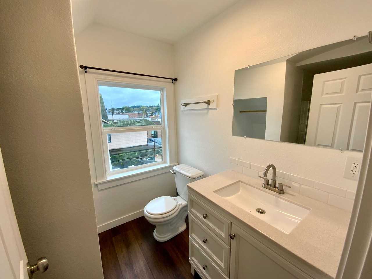 2922 Hoyt Ave #303 - Photo 5 of 10