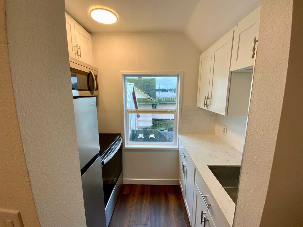 2922 Hoyt Ave #303 - Photo 7 of 10