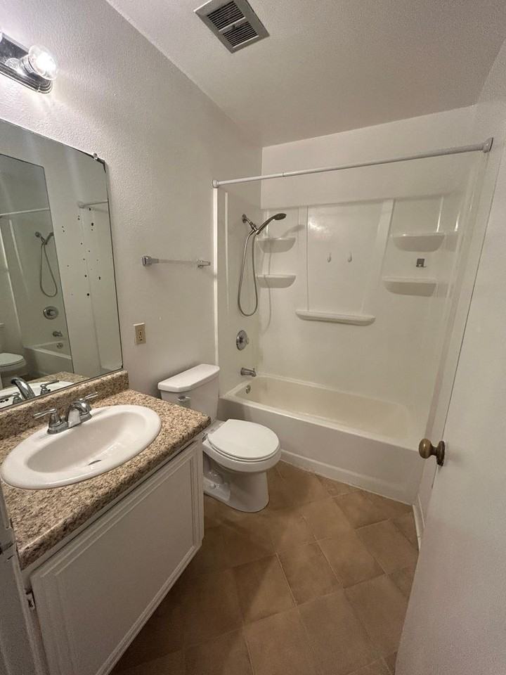 5274 Shenandoah St - Photo 6 of 8