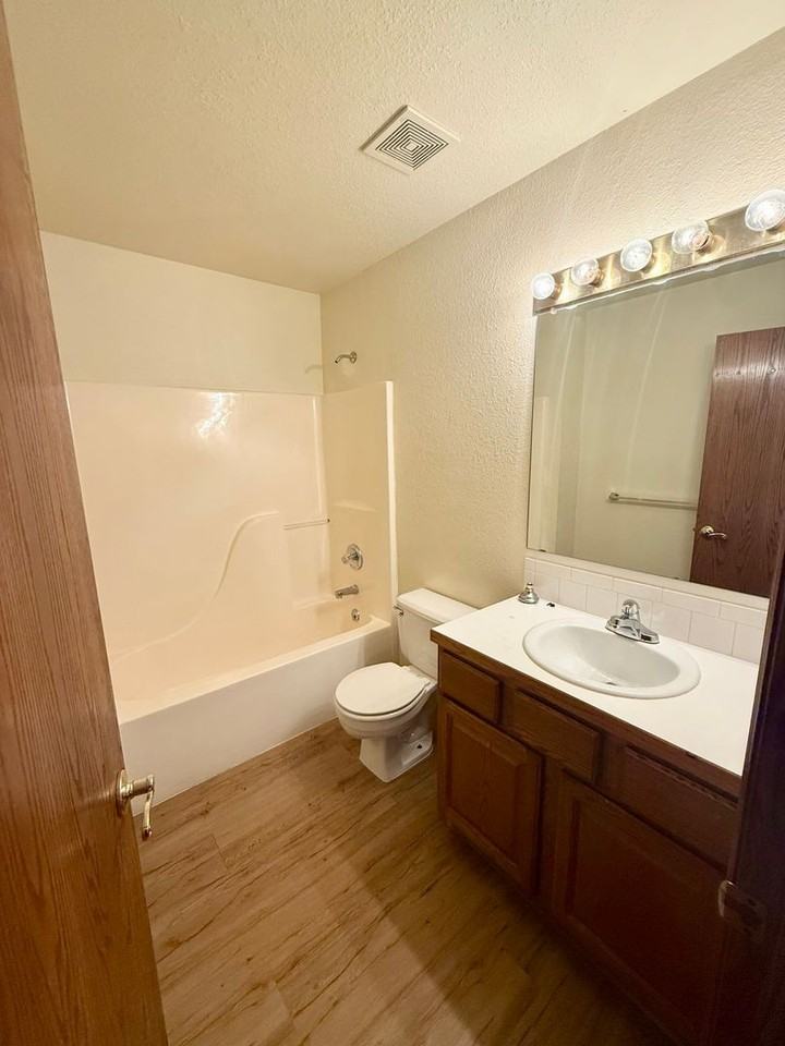 1780 E 18th St - Photo 5 of 23