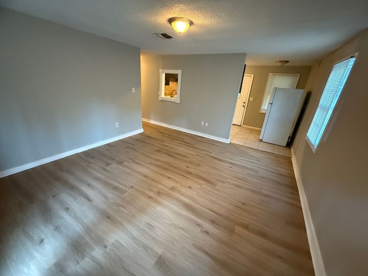 3521 Dundale Rd - Photo 2 of 7