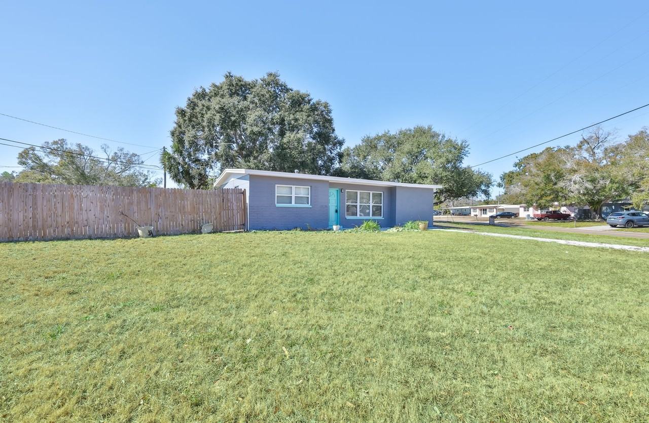 9300 90th Ave - Photo 3 of 28