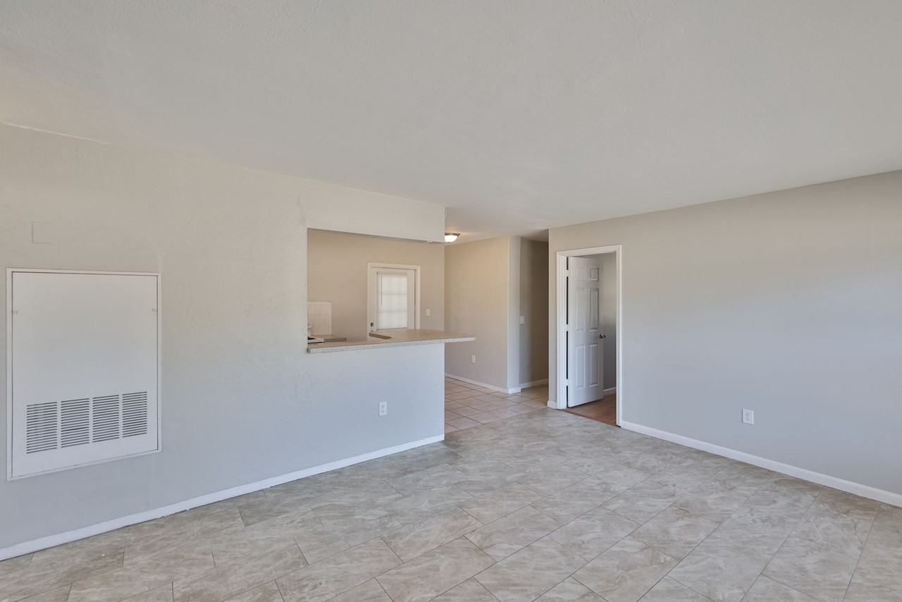 9300 90th Ave - Photo 4 of 28