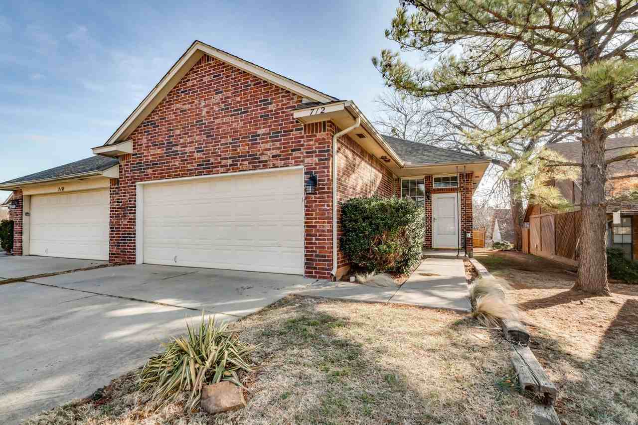 712 Rockridge Cir - Photo 2 of 50