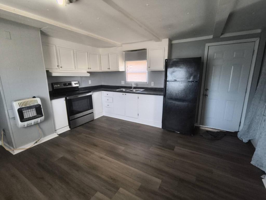 814 S Kern Ave Trlr 4 - Photo 3 of 14