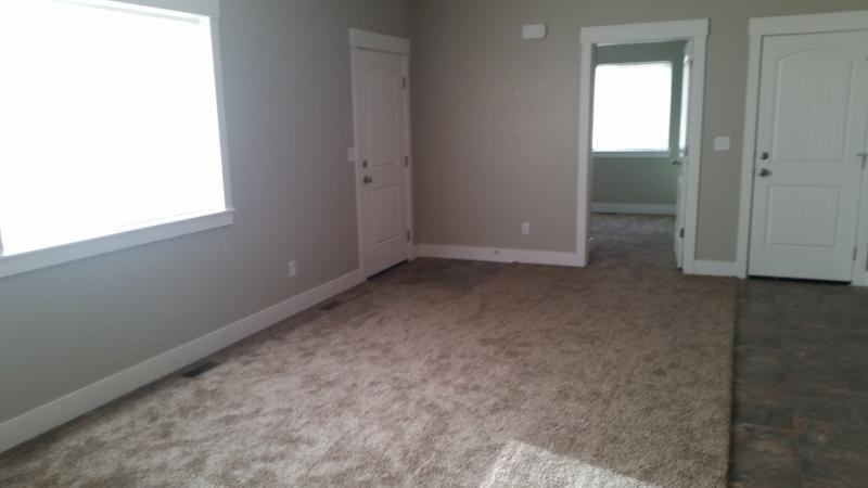 685 N Park Ave Unit B - Photo 3 of 6